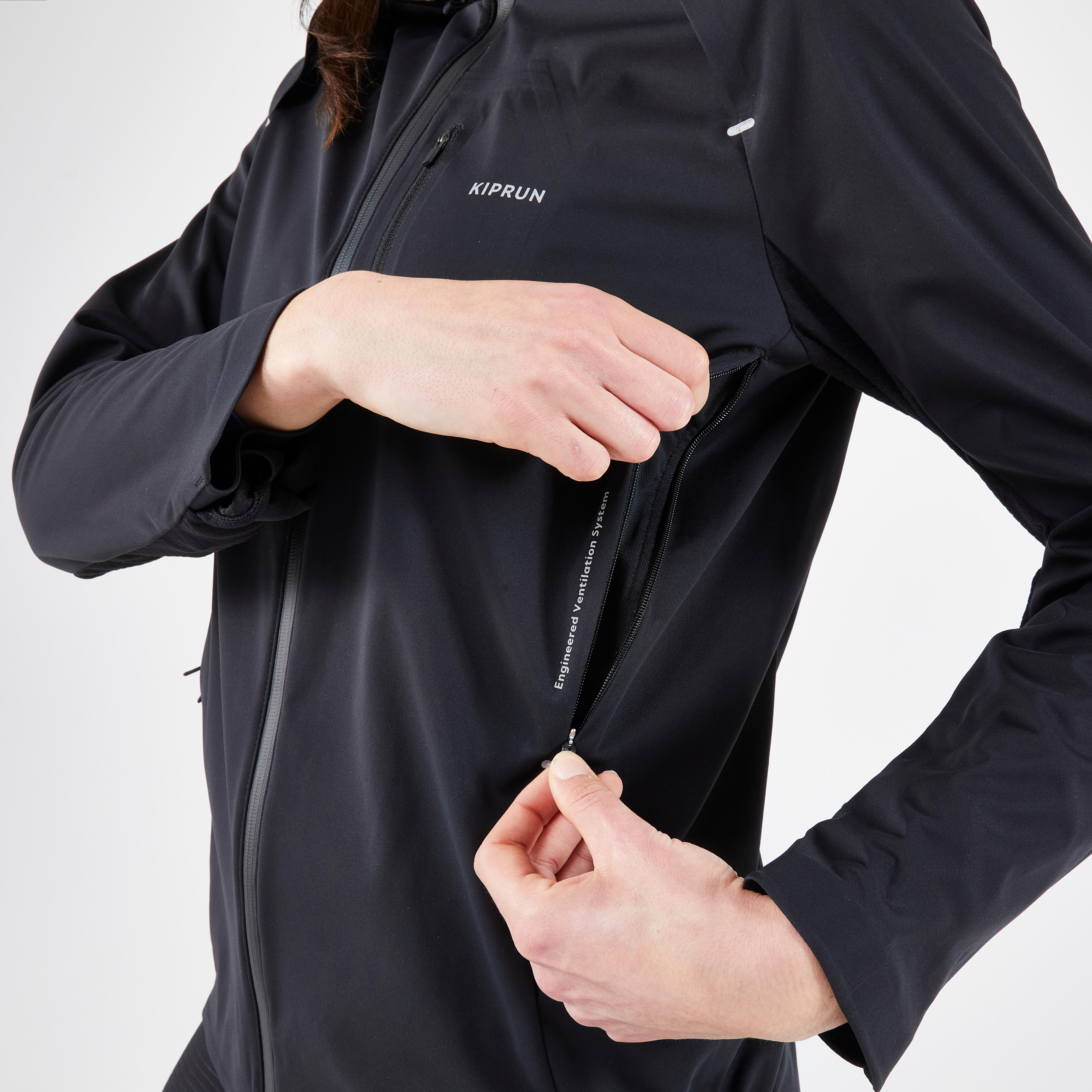 WOMEN'S WARM AND REGUL KIPRUN RUN 900 RUNNING JACKET - BLACK