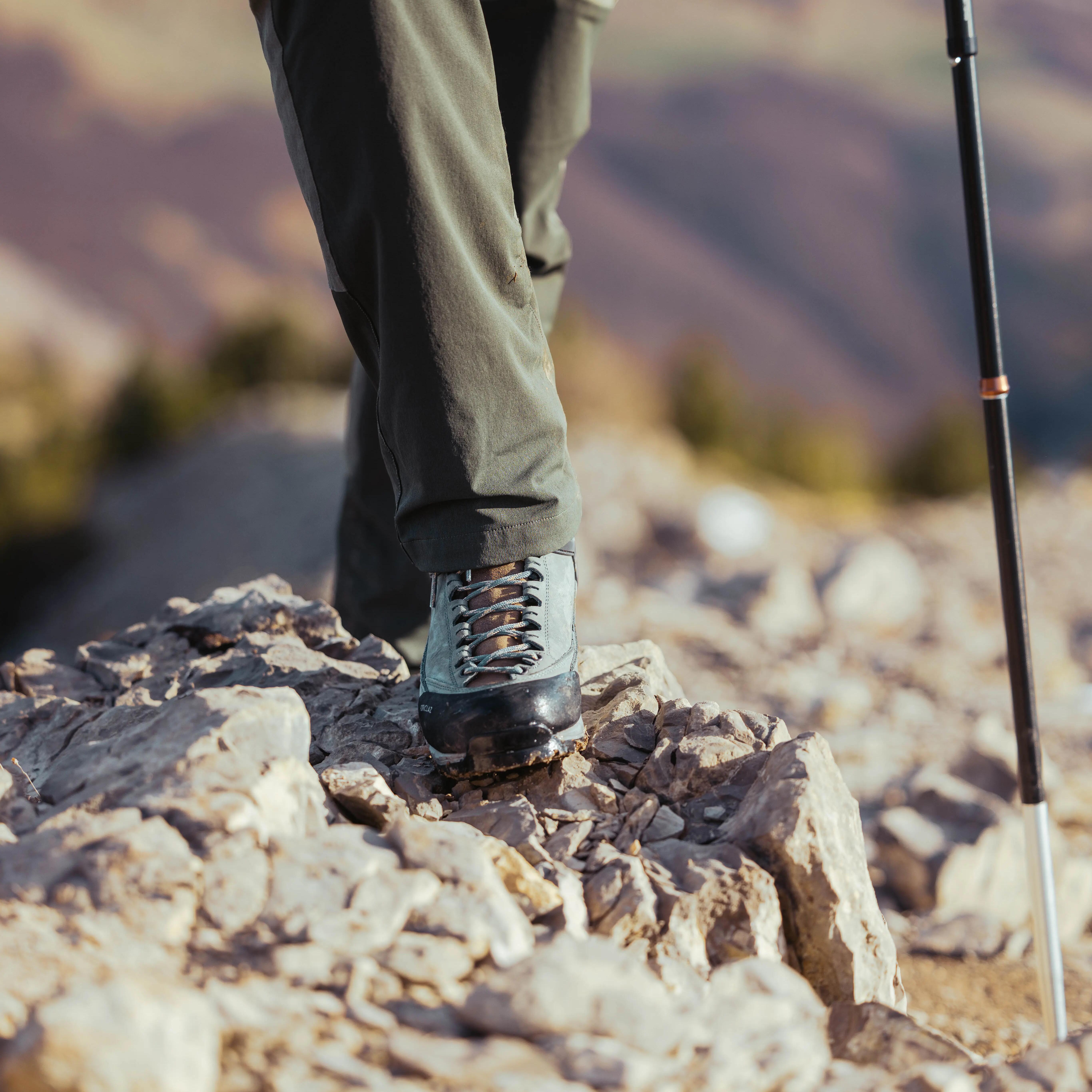 WOMEN'S WATERPROOF LEATHER HIGH TREKKING BOOTS VIBRAM - MT500 ULTRA