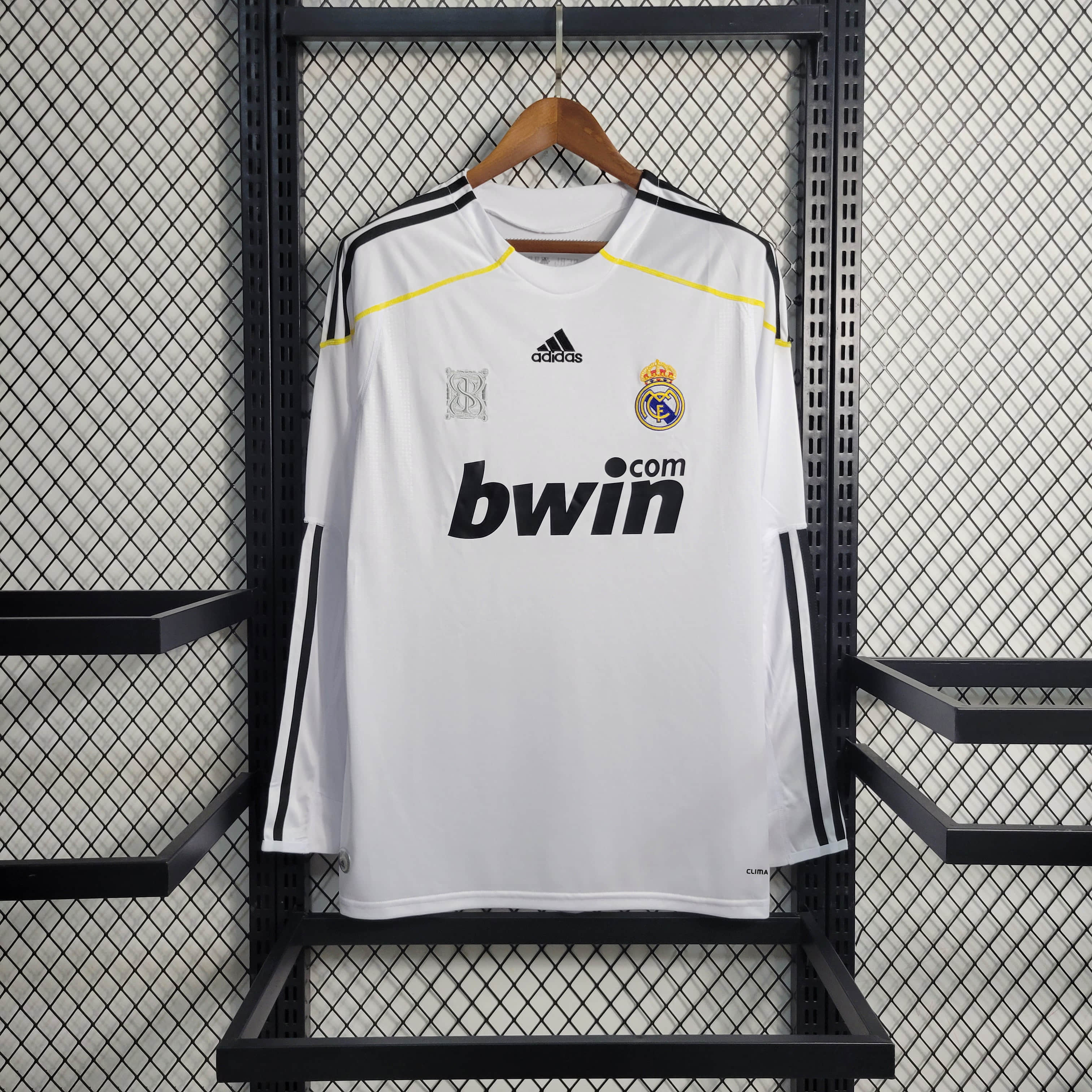 Retro 09/10 Real Madrid Home Long Sleeve