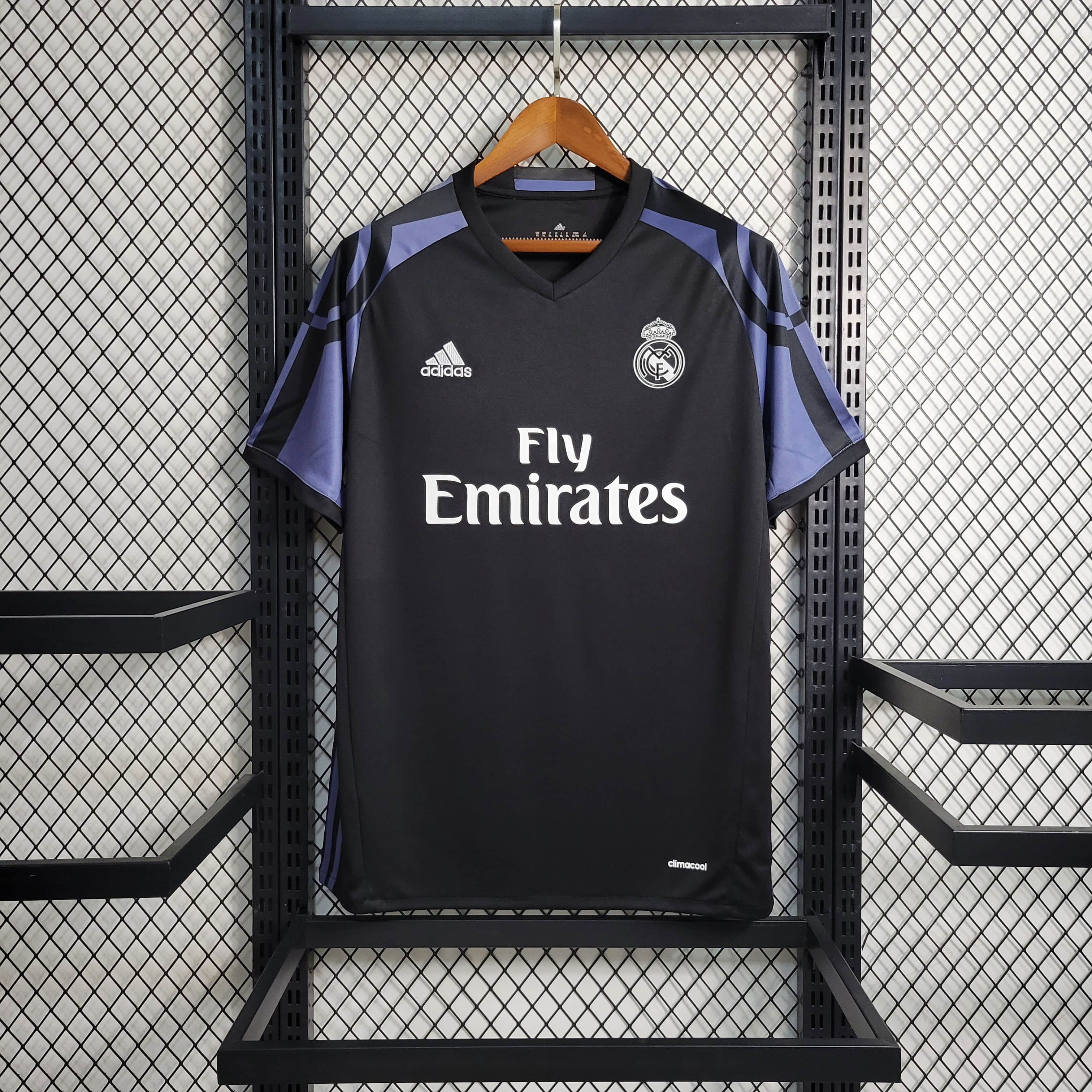 Retro 16/17 Real Madrid Second Away Game