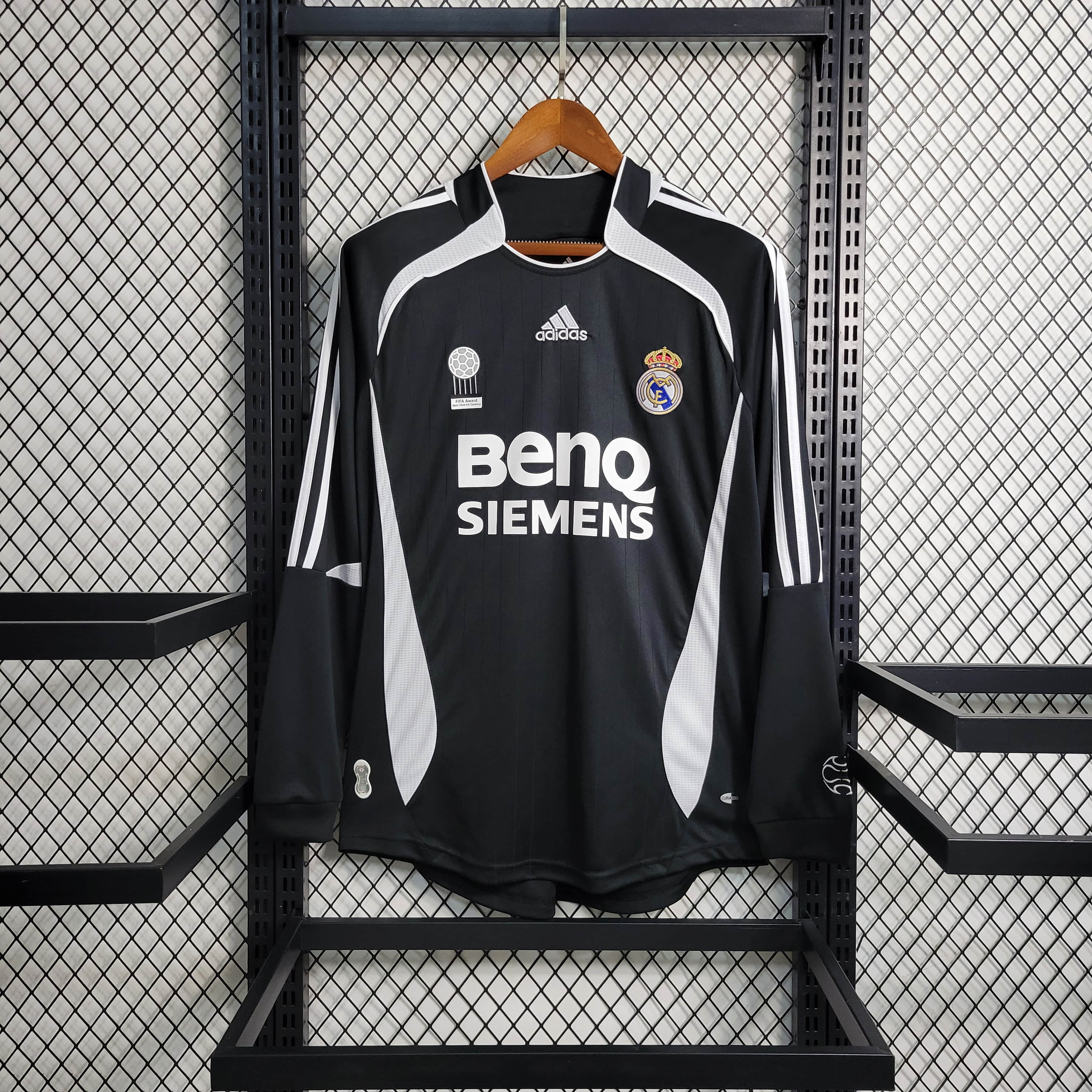 Retro 06/07 Real Madrid Two Guest Long Sleeve
