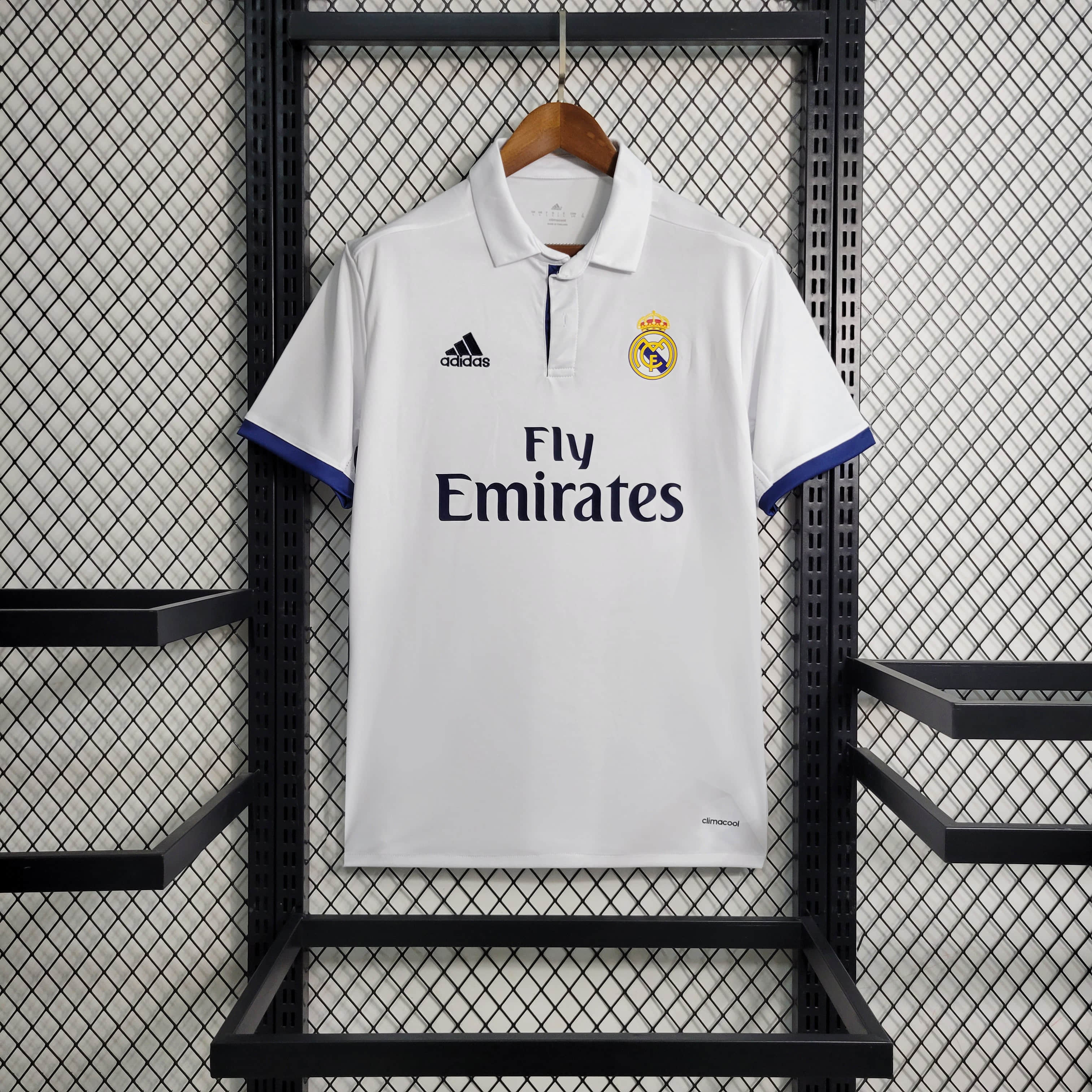 Retro 16/17 Real Madrid Main