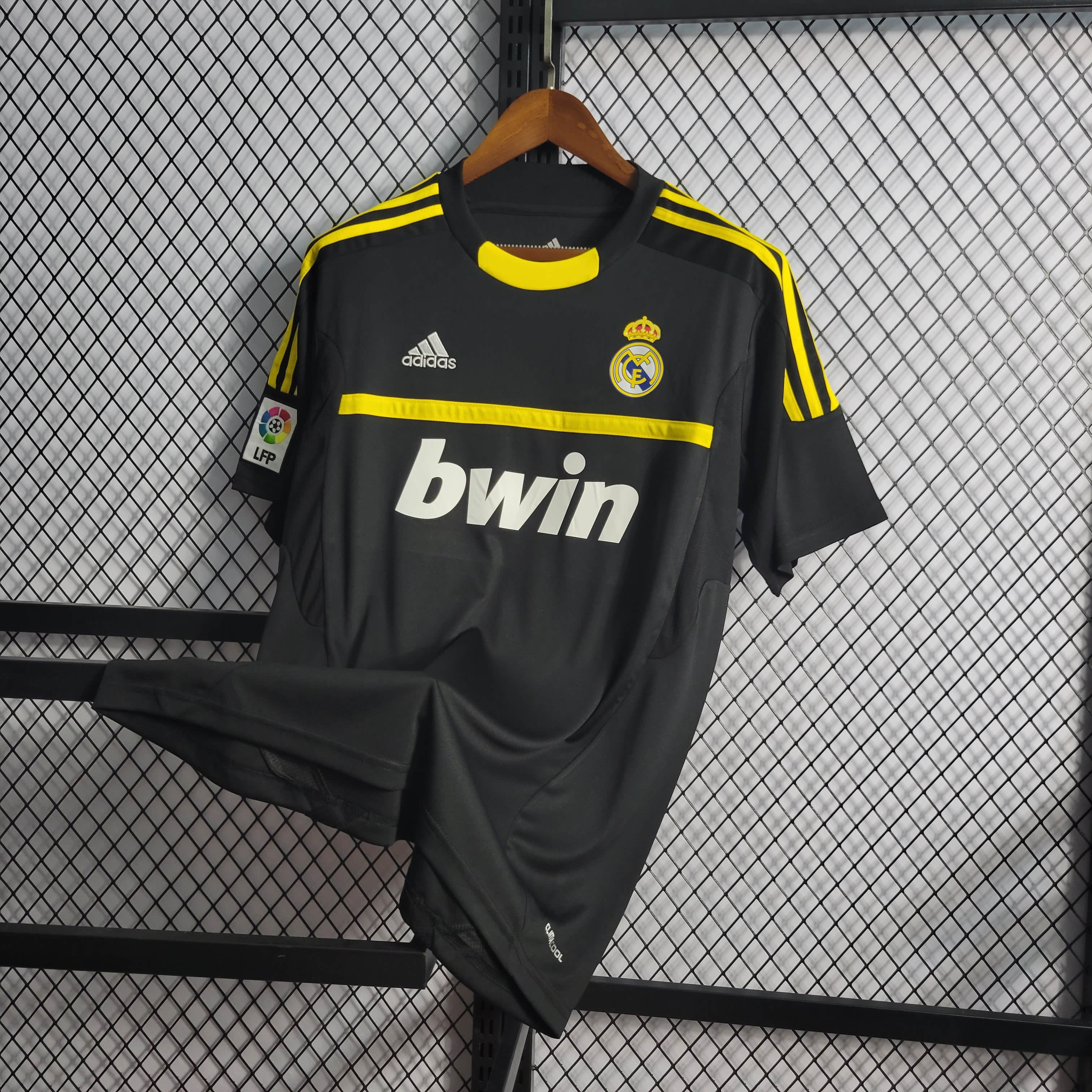 Retro 2011/12 Real Madrid Yellow Goalkeeper