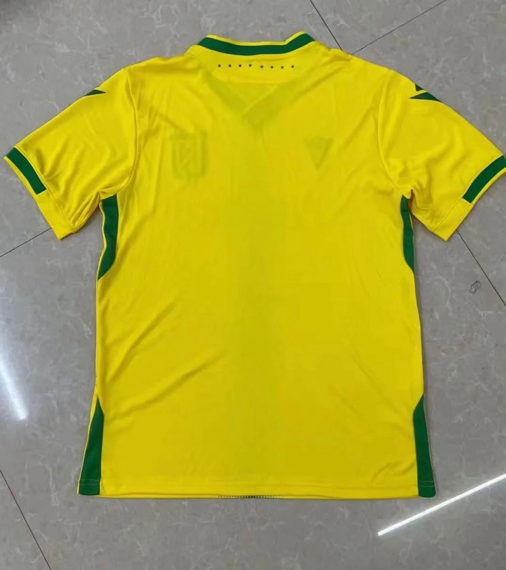 21∕22 FC Nantes home
