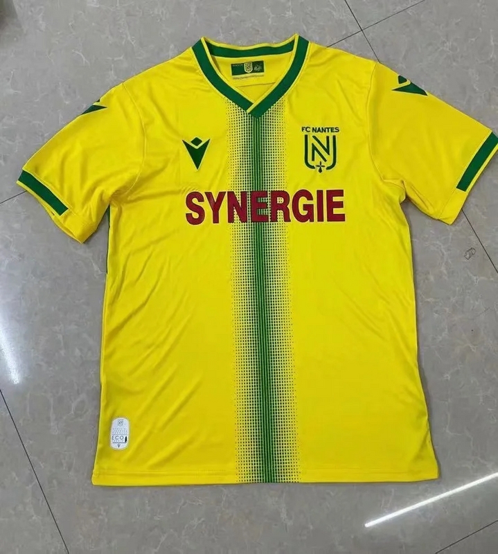 21∕22 FC Nantes home